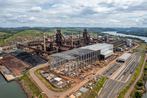 ArcelorMittal confirma investimento de até R$ 5 bilhões no Brasil: o que a nova fábrica de aço muda para a indústria nacional